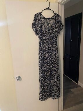 Lucky Brand Black and White Floral V-Neck Maxi Dress